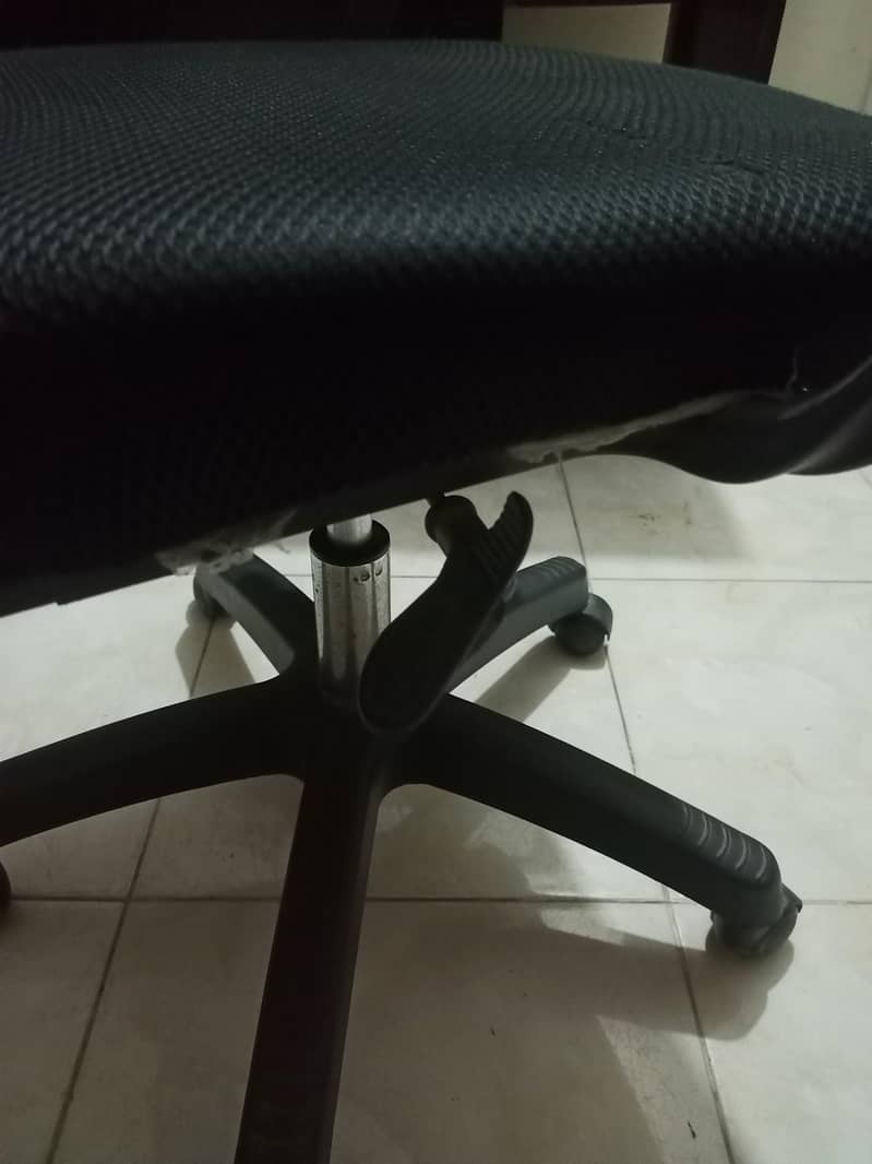 computer chair (good condition) 3