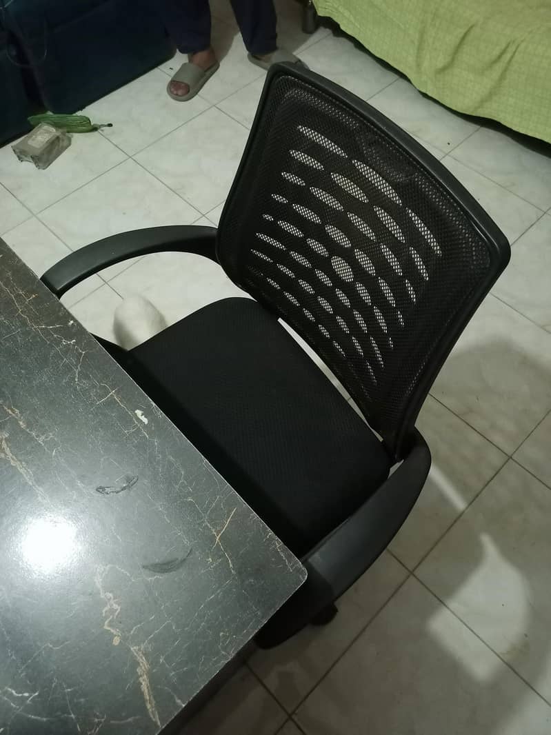 computer chair (good condition) 4