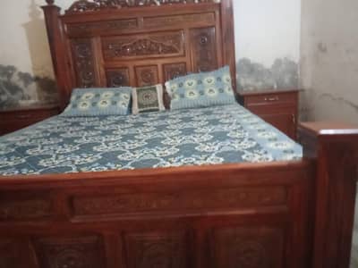 Shisham Wood Bed dressing