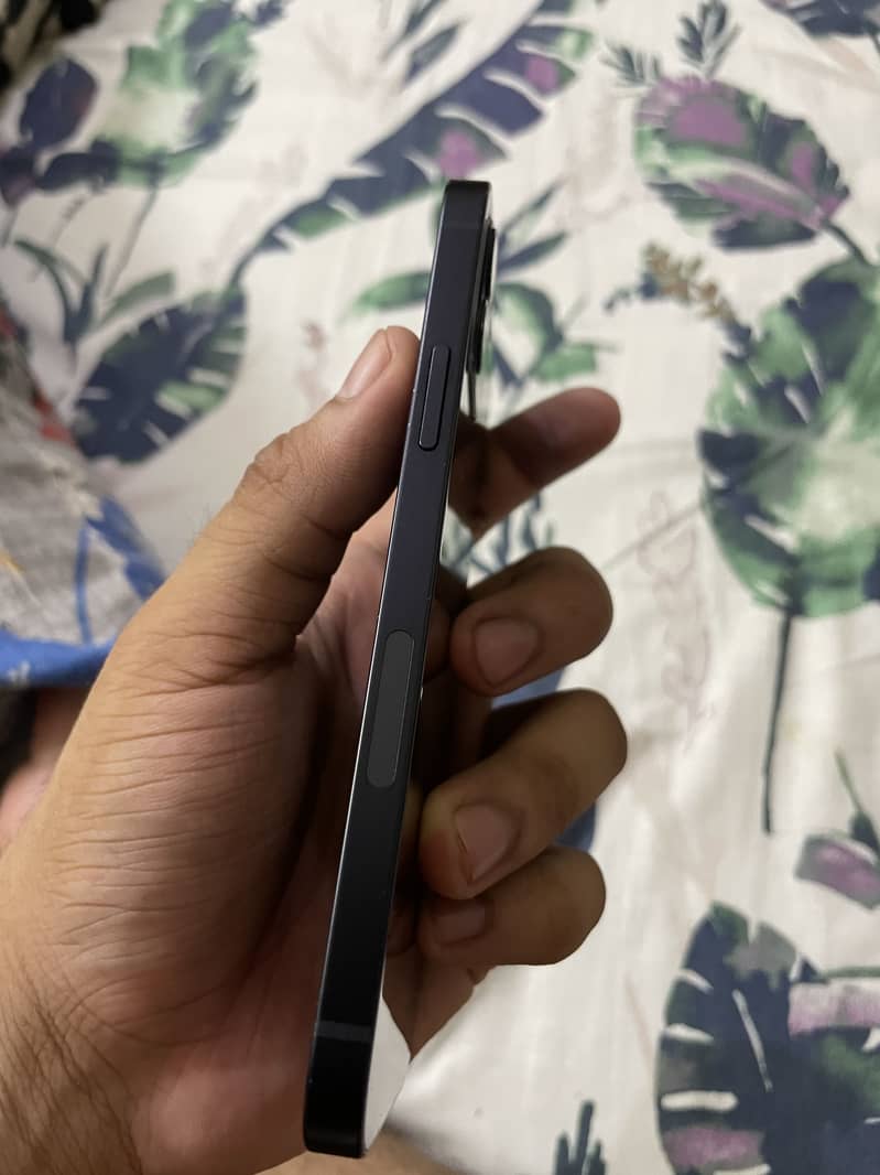 Apple iPhone 12 3
