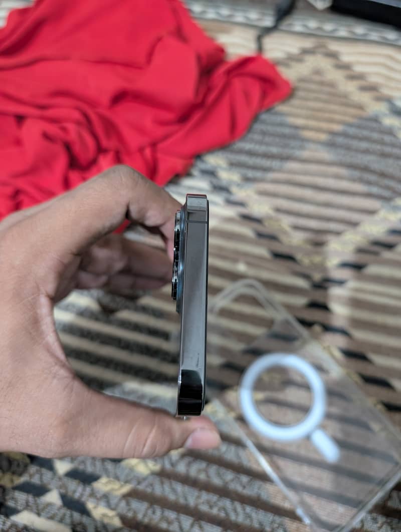 Apple iPhone 13 Pro Max 1