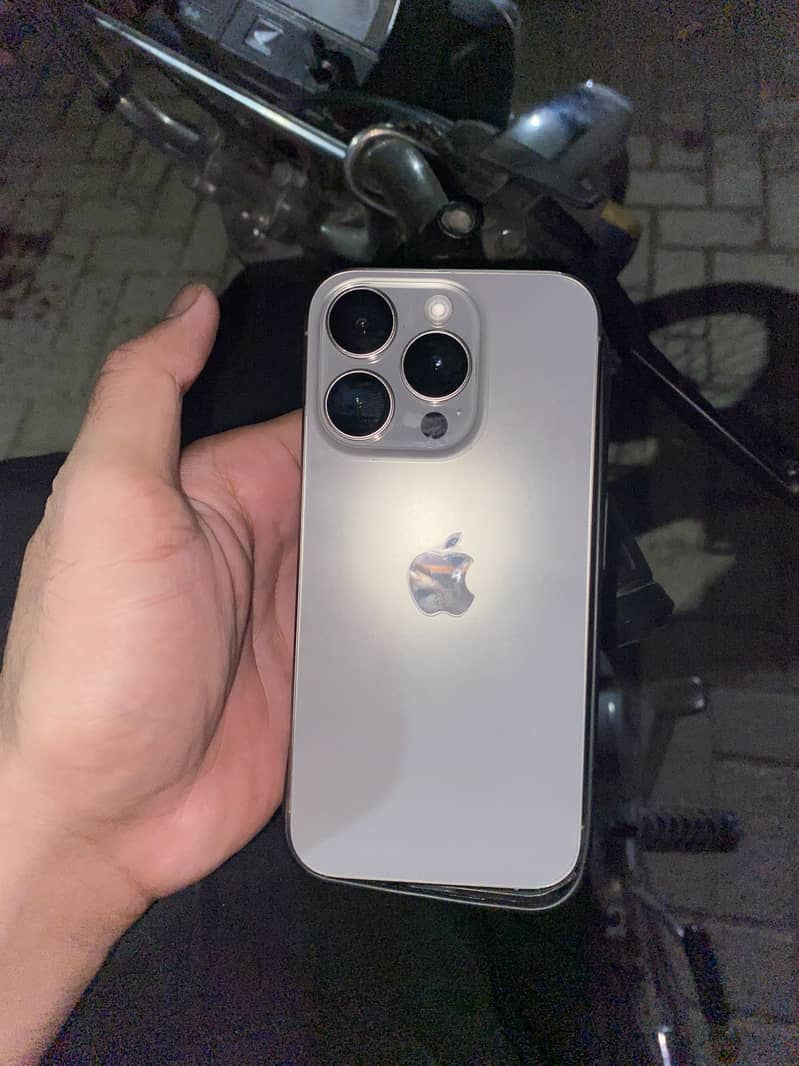Apple iPhone 15 Pro 4