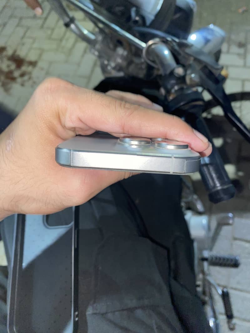 Apple iPhone 15 Pro 6