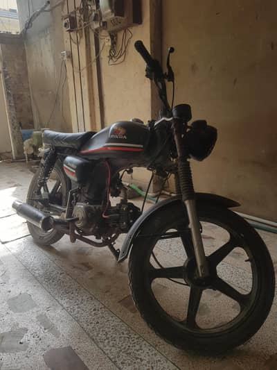 bionic 70 turned into cafe racer