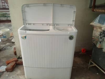 Dawlance  twin tub washing machine.