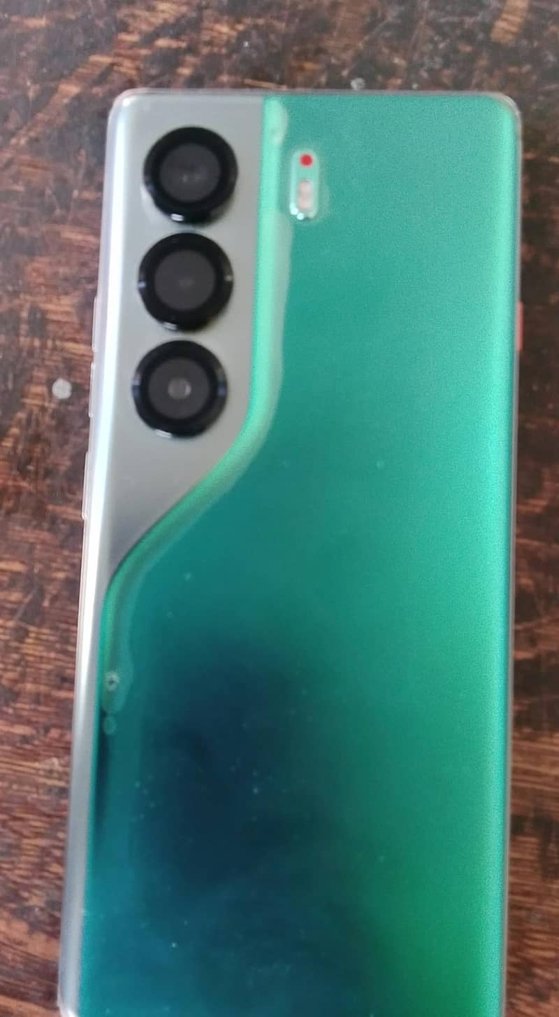 Tecno CAMON 40 Pro 0