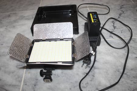 Studio Light with 5 hours backup battery, with branded charger