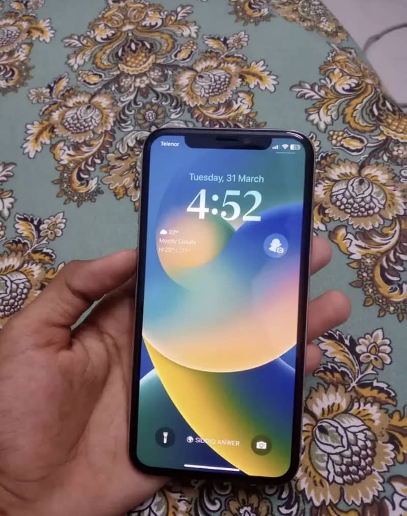 Apple iPhone X 4