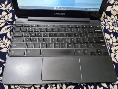 Samsung chromebook 3 (XE500C13)perfect condition with original charger