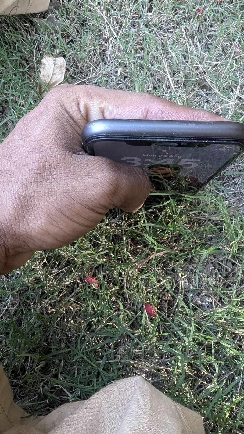 Apple iPhone 11 3