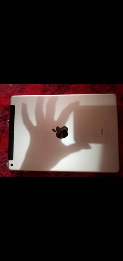 Title:iPad 6th Generation 32GB – Fully Working – Screen Damaged