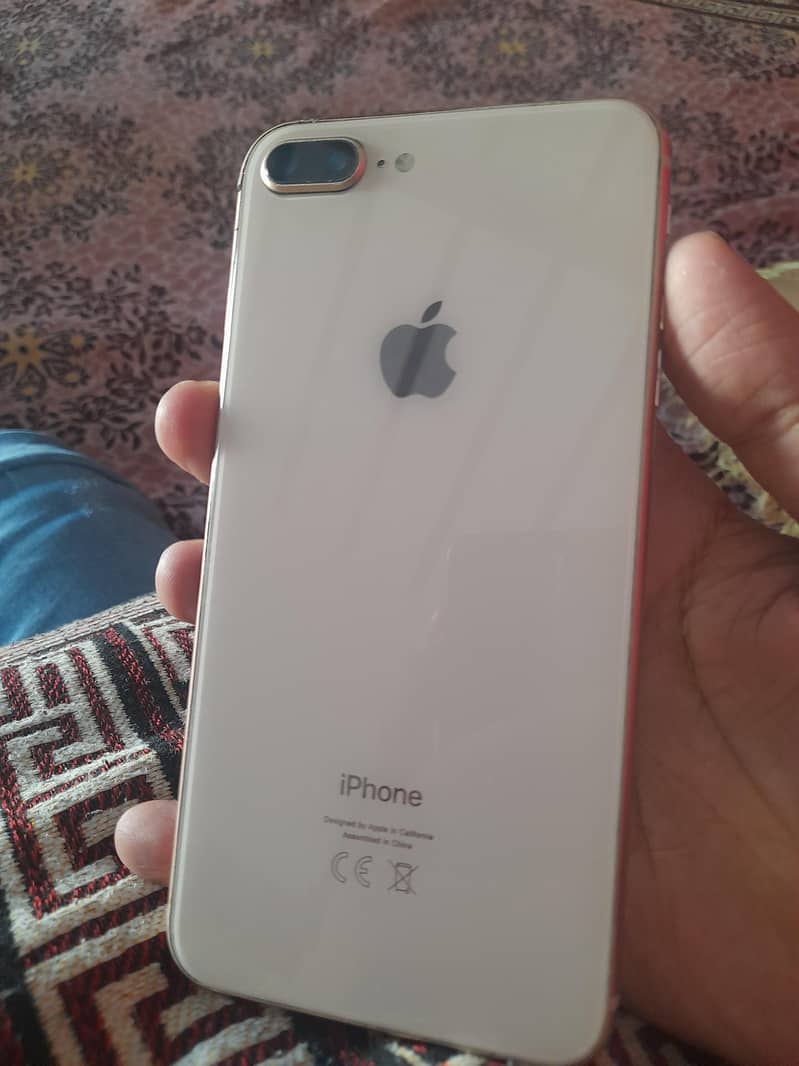 Apple iPhone 8 Plus 1