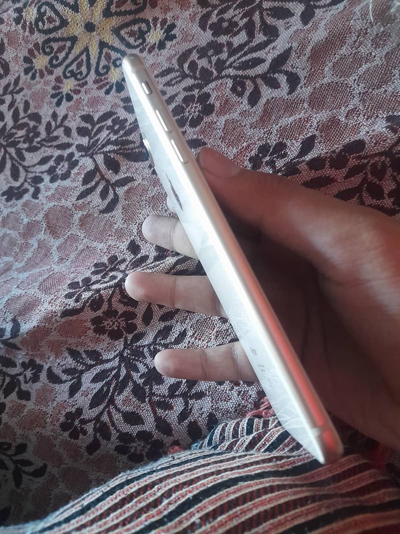 Apple iPhone 8 Plus 2