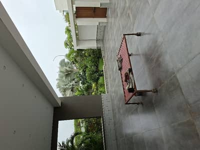 1000 YARDS BUNGALOW FOR SALE