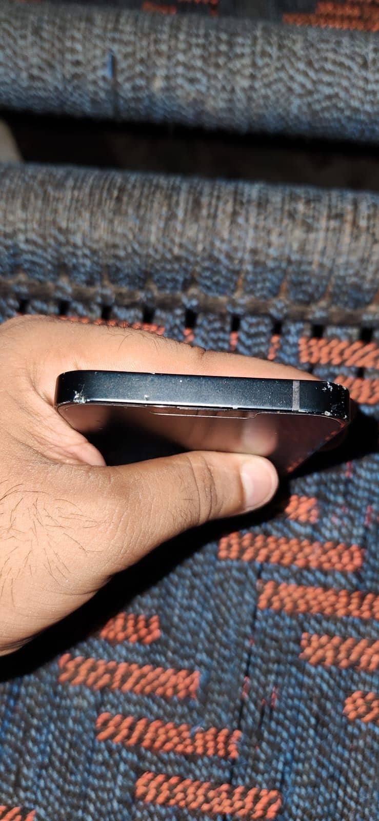 Apple iPhone 16e 5