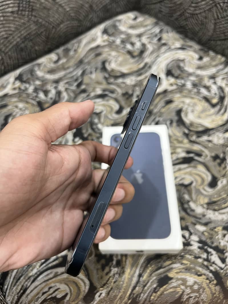 Apple iPhone 13 2