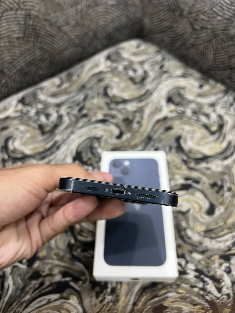 Apple iPhone 13 4