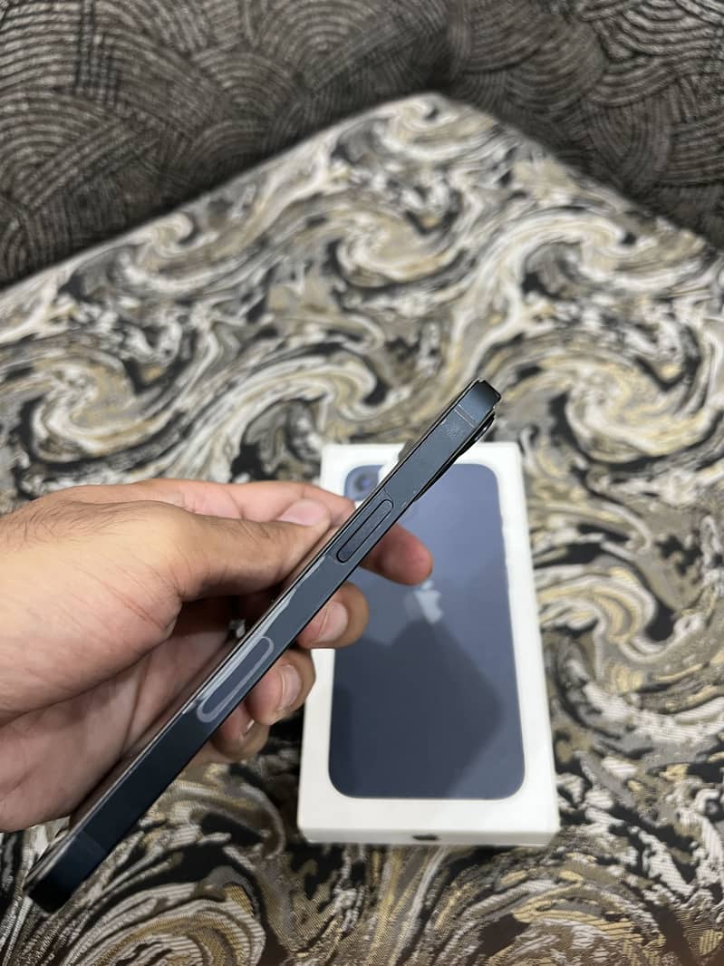 Apple iPhone 13 5