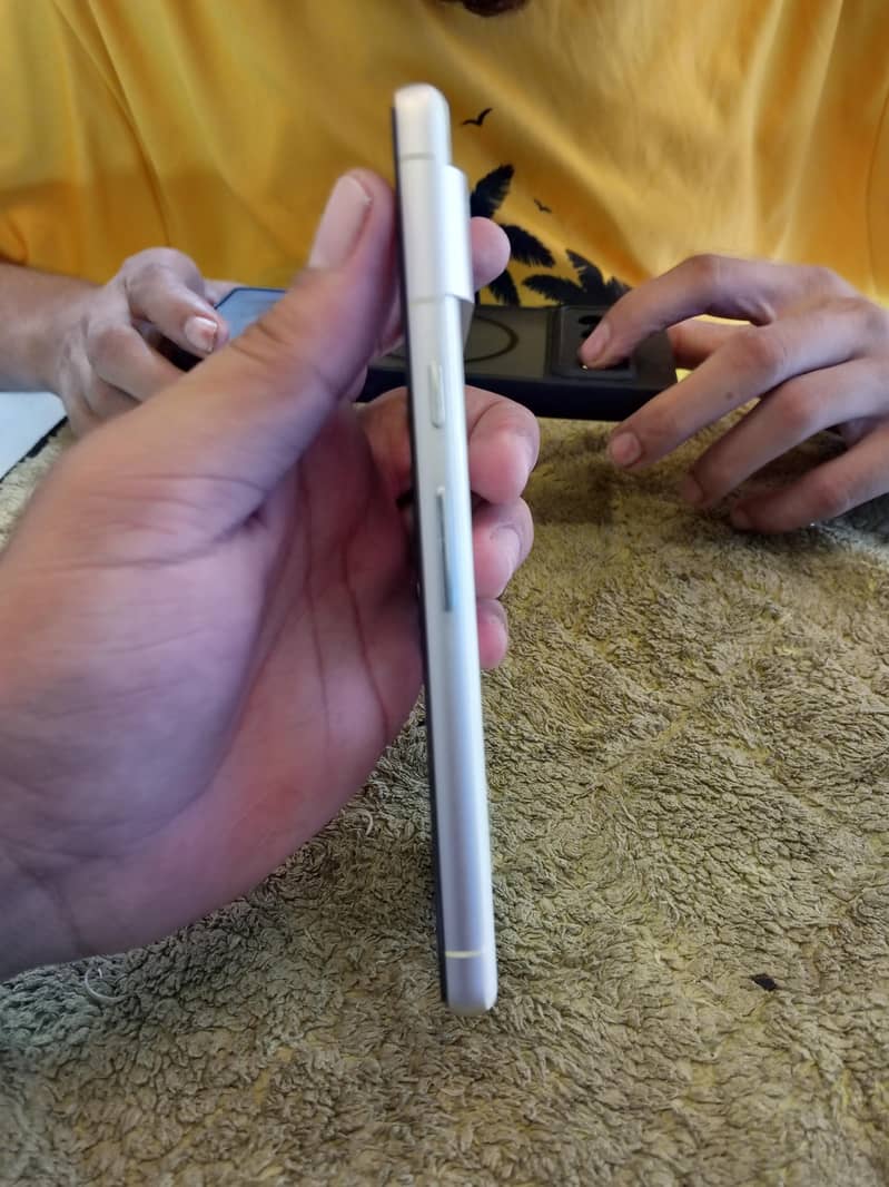 Google Pixel 7 4