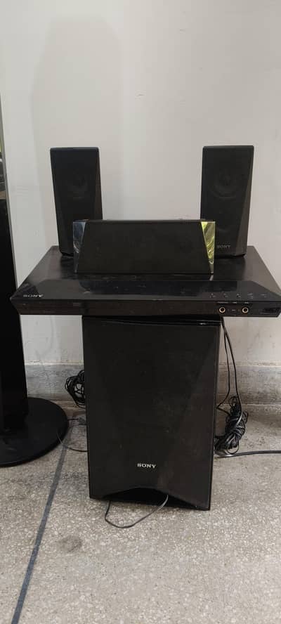 Sony DZ-D650 Dolby DTS 5.1 Bluetooth Home Theater