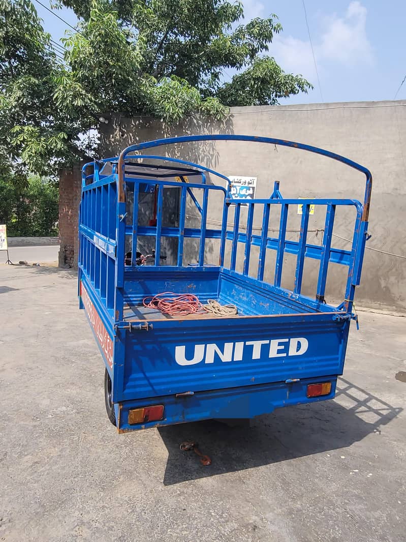 United 100 5