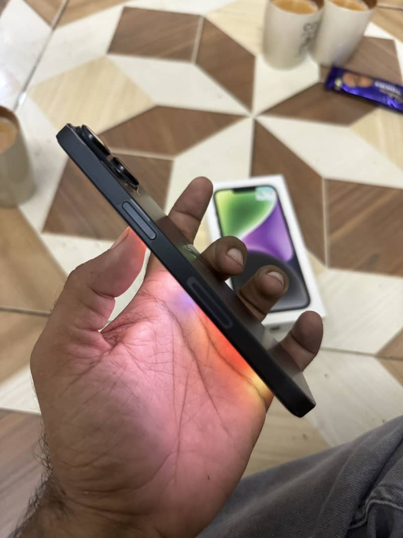 Apple iPhone 14 3