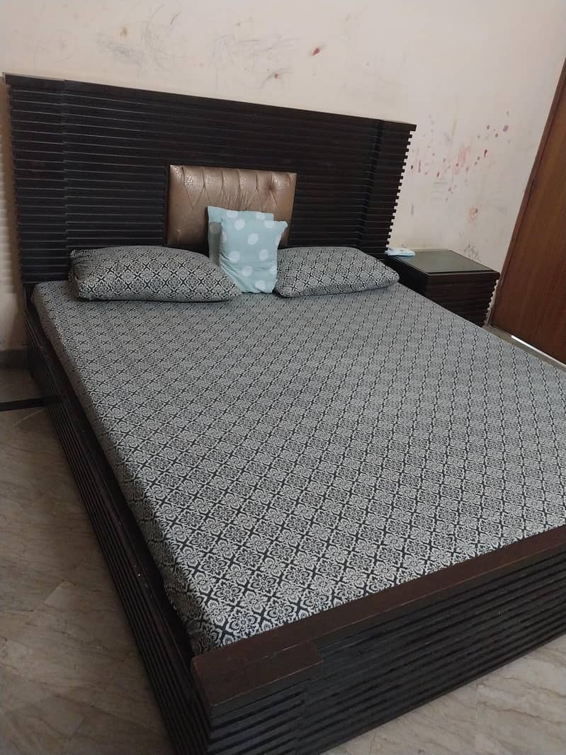 solid wooden bed set with side table and dressing 2