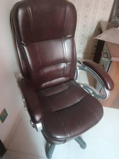 office chair in good condition location sahiwal