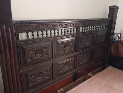 chinoti Sheesham wood king size bed. ( 25000سے کم والے رابطہ مت کریں)