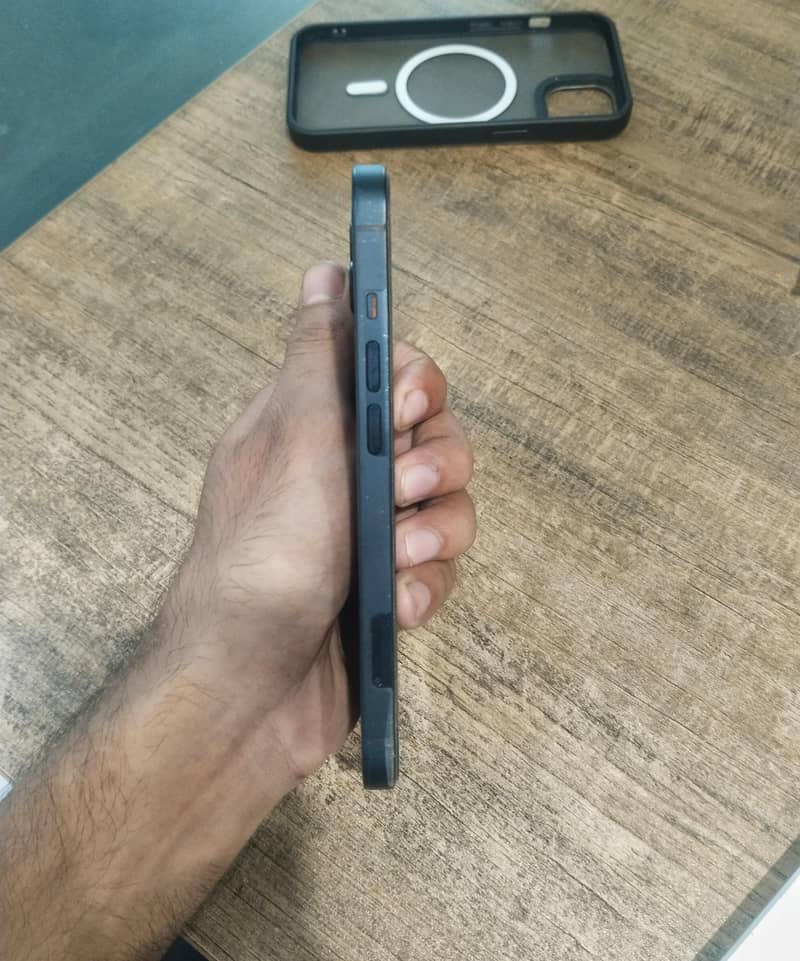 Apple iPhone 13 1