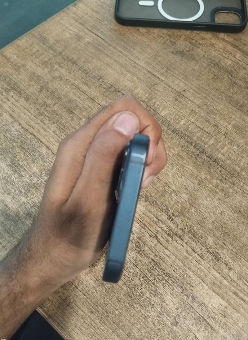 Apple iPhone 13 2