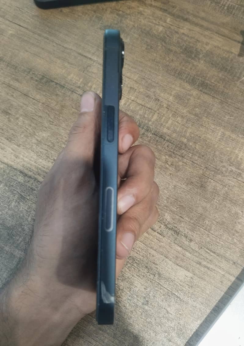 Apple iPhone 13 4