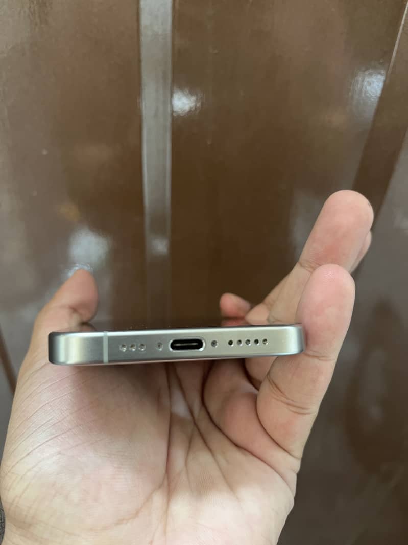 Apple iPhone 15 Pro 3