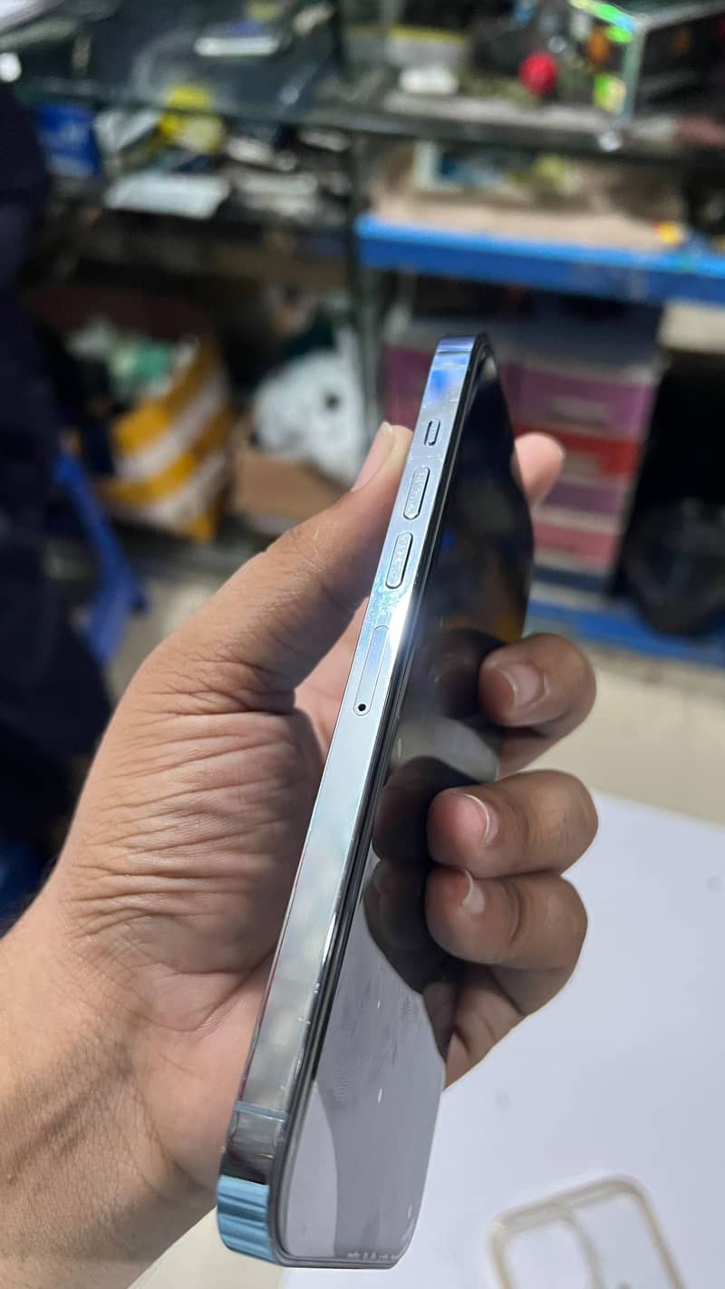 Apple iPhone 13 Pro Max 4