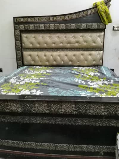 king size bed set for sale in good condition