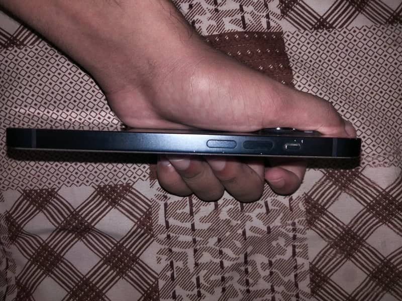 Apple iPhone 14 4