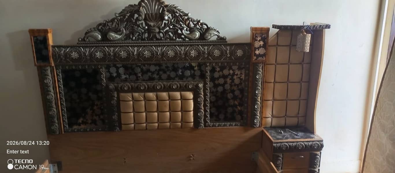 Wedding style bed set 0