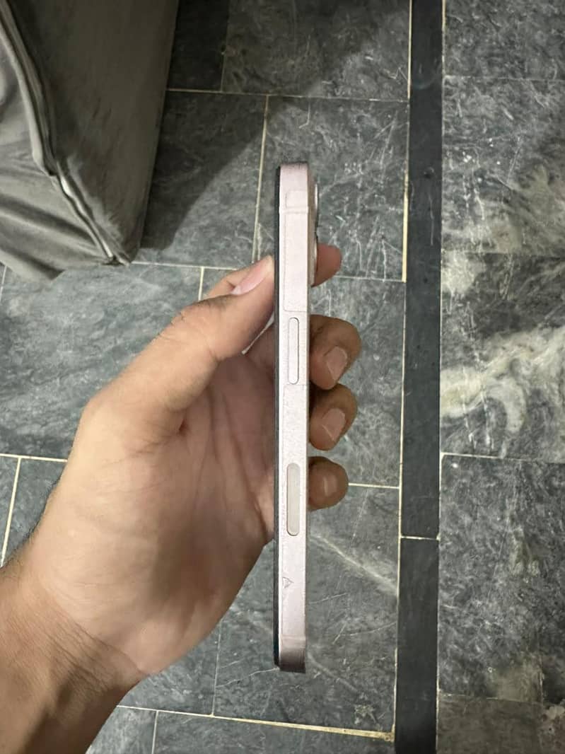 Apple iPhone 13 1