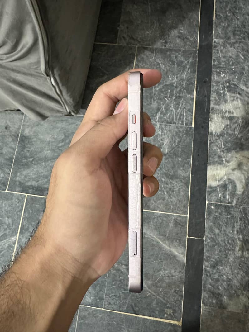 Apple iPhone 13 2