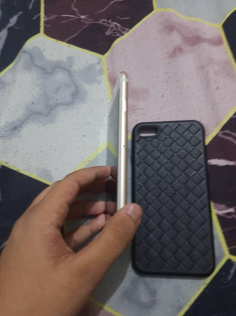 Apple iPhone 7 2