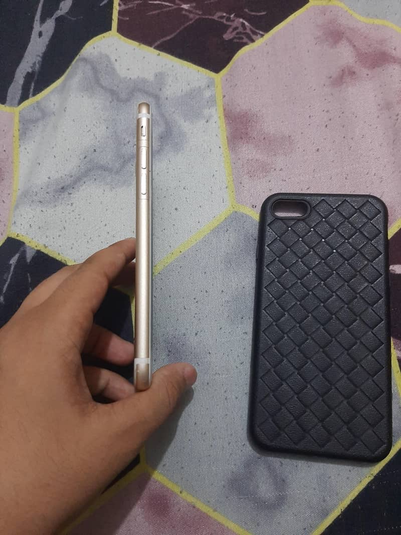 Apple iPhone 7 3