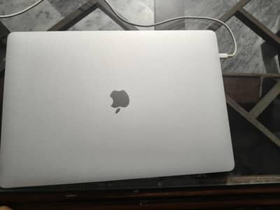 Macbook pro 2019 16 inch core i9 16gb ram 1tb hard