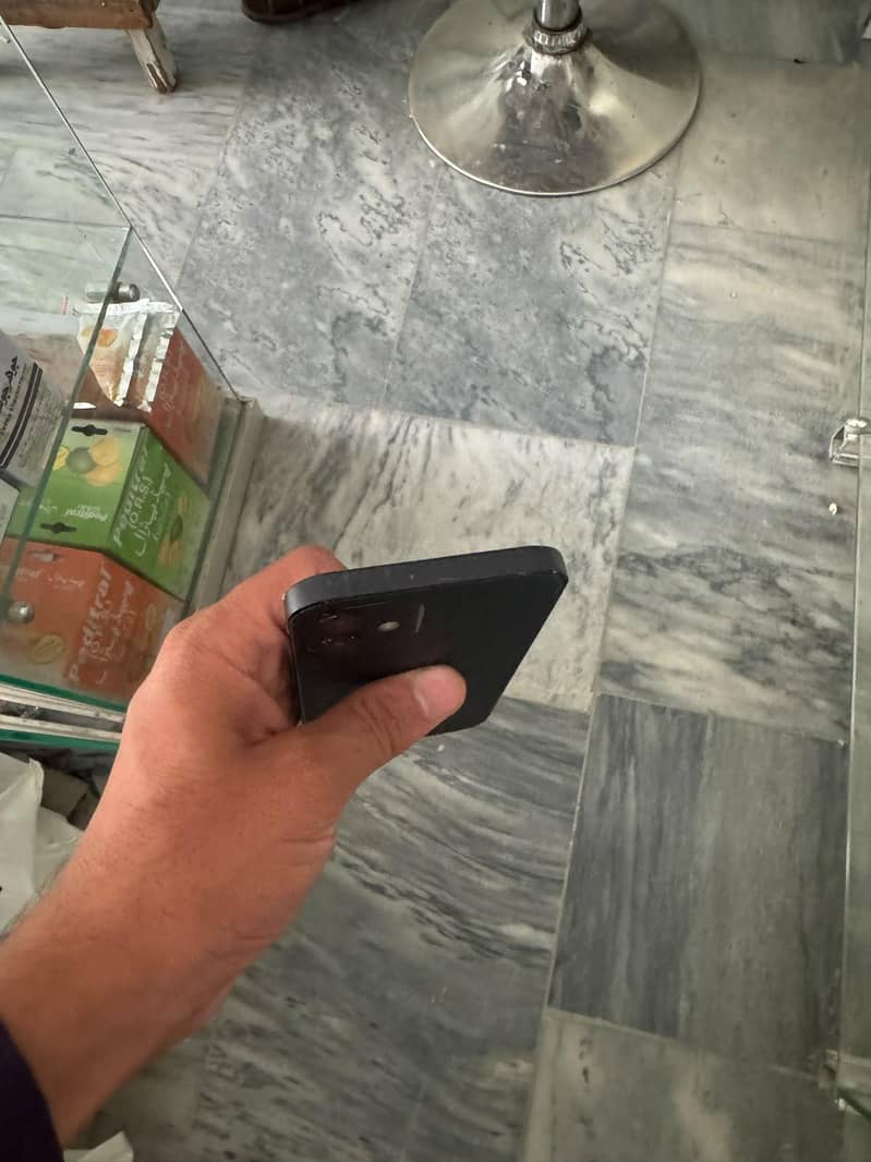 Apple iPhone 12 3