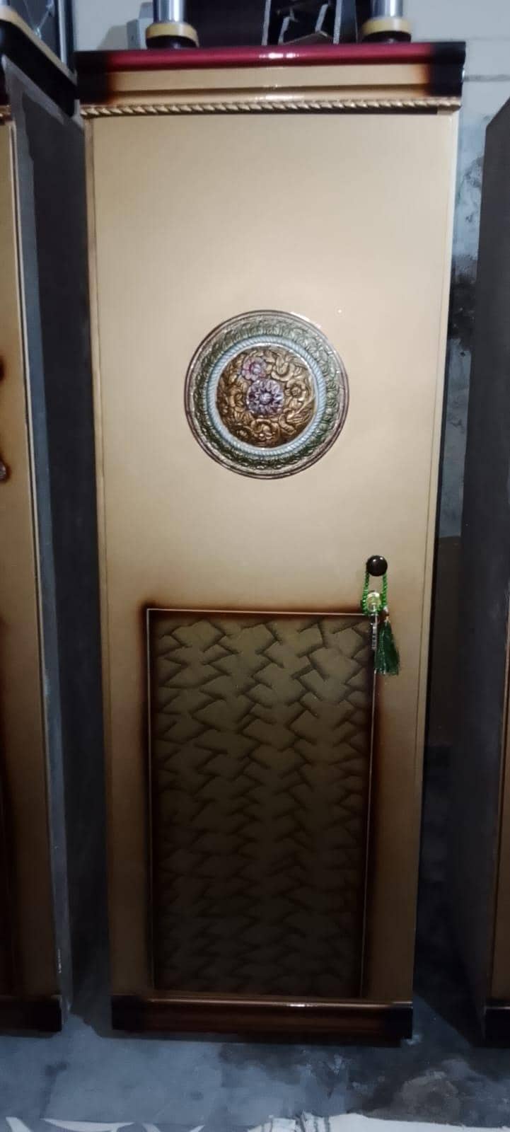 Sofas and Wardrobe 4