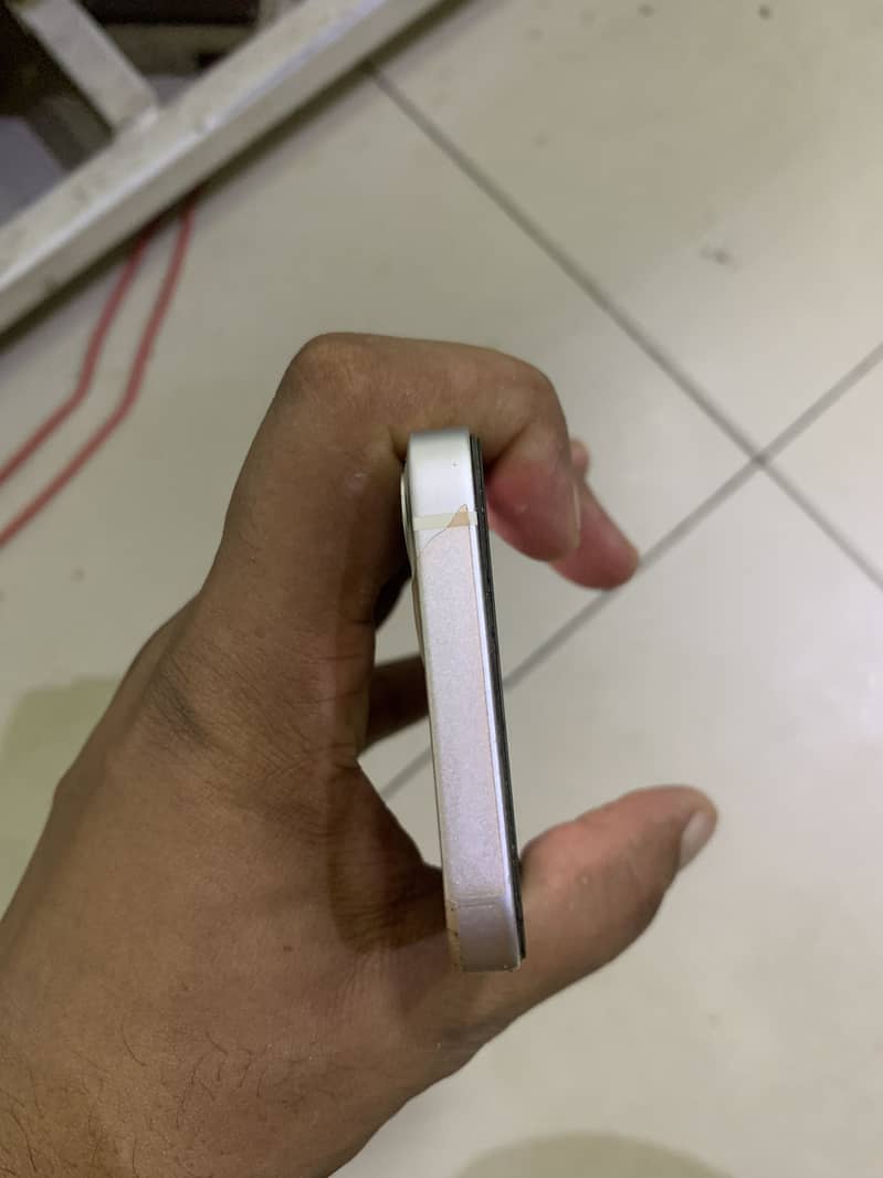 Apple iPhone 12 mini 4