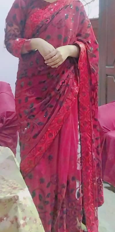 Maroon sarree small to medium size