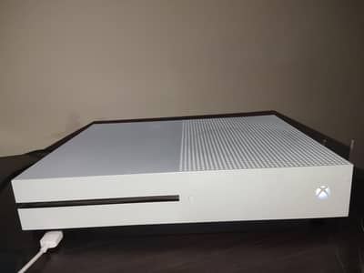 Xbox One S 1TB with One controller and All wires