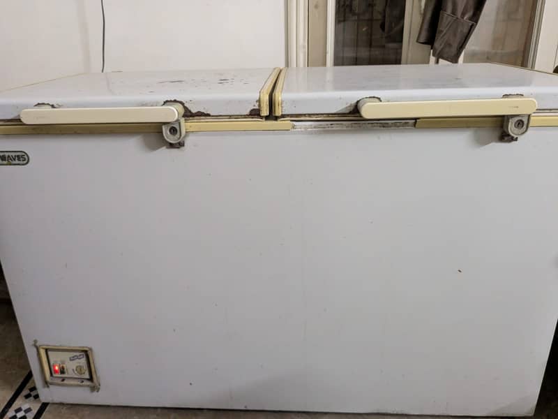 Waves Deep Fridge & Freezer 0