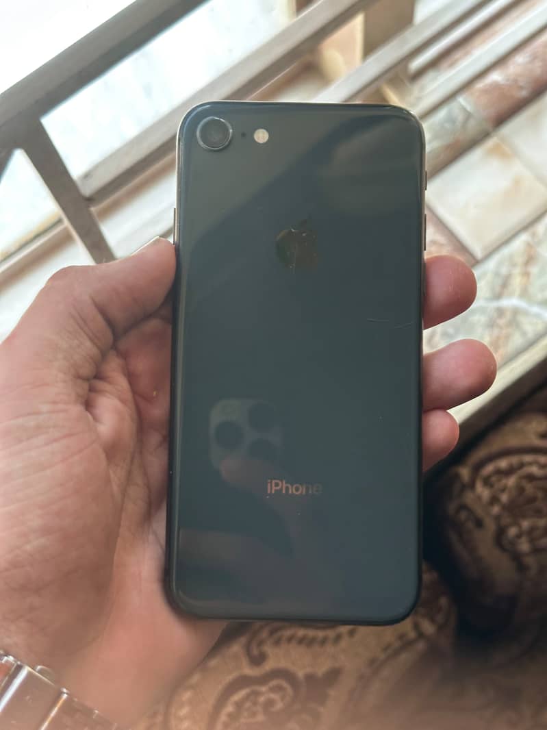 Apple iPhone 8 1