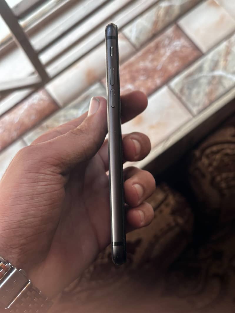 Apple iPhone 8 3